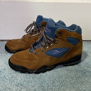 Reebok brown suede cute lace up hiking boot, size 9
